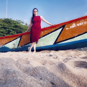 Beach + Mrs + Camera = ❤️
.
.
.
In pic: @sritama_29 
.
.
.
